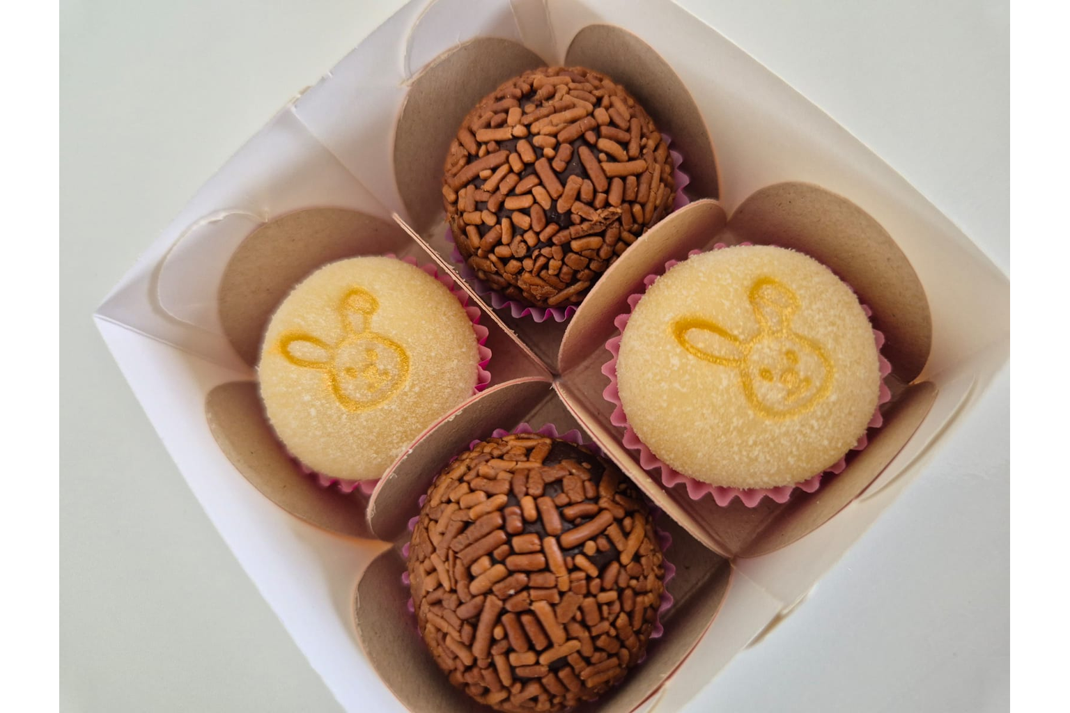 Caixinha com 4 brigadeiros